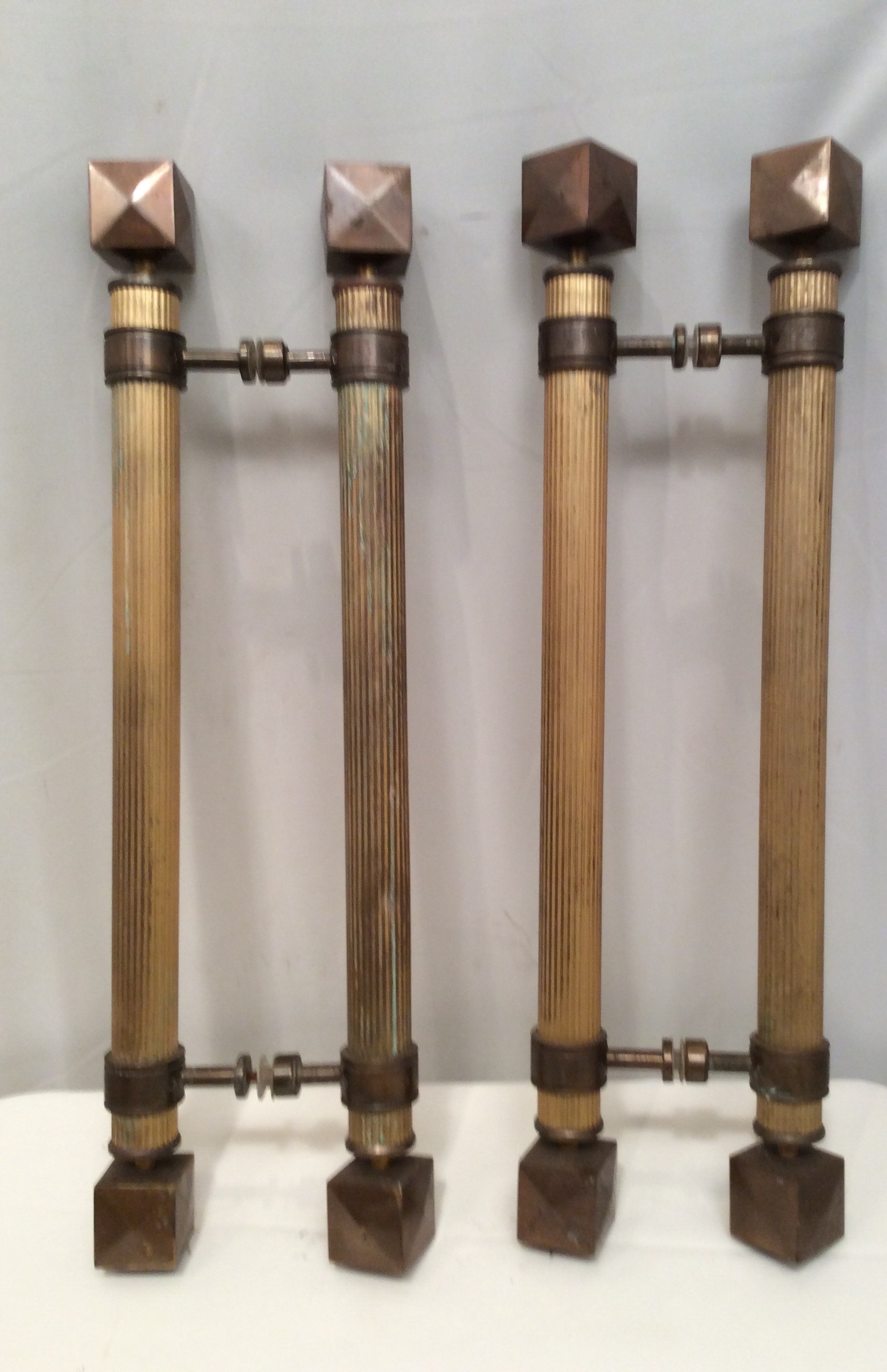 Anciennes poignées de porte de magasin. Décoration de magasin Guy Laurent Setruk Antiquités