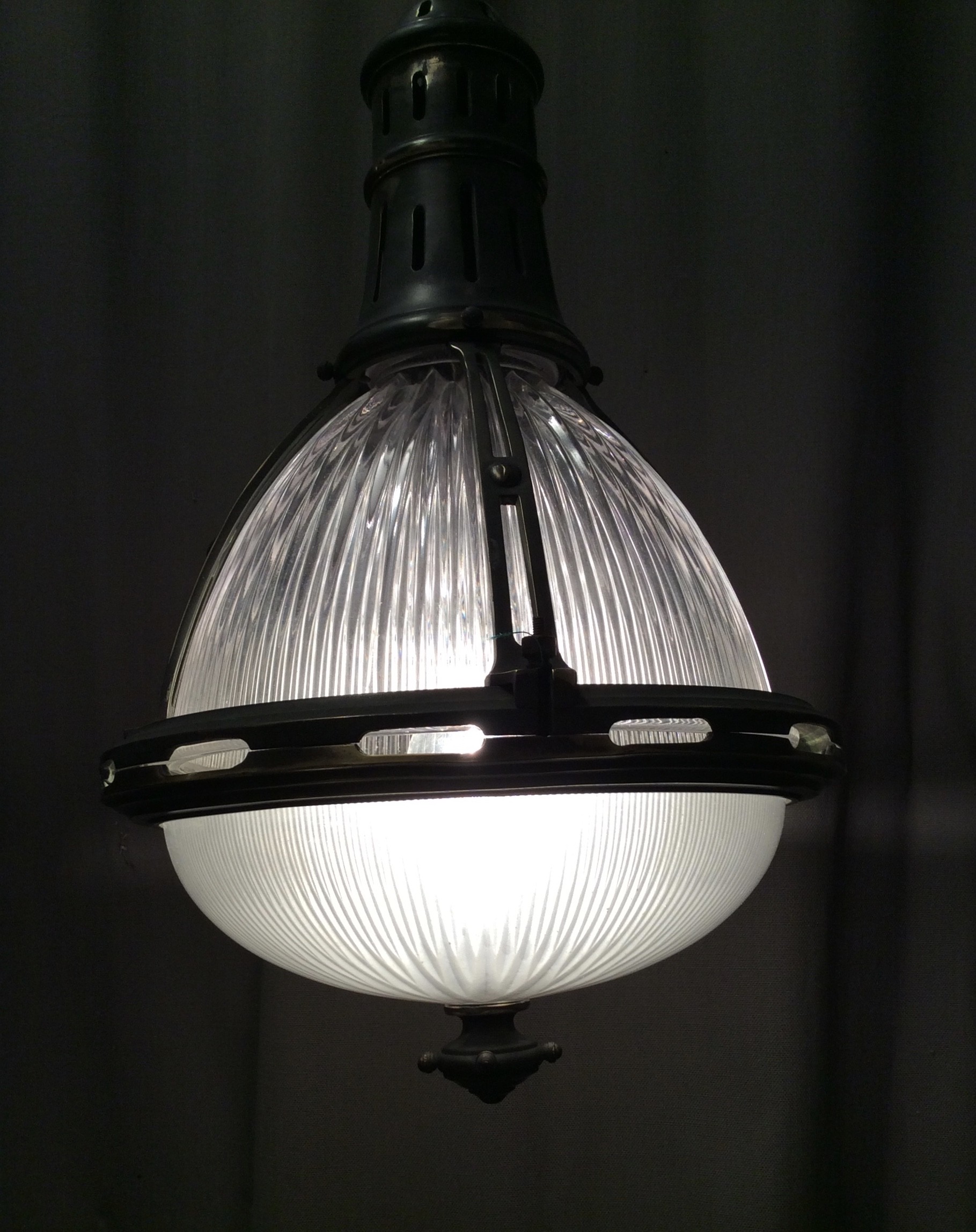 Ancienne suspension Holophane Luminaires Guy Laurent Setruk Antiquités