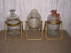 Trois flacons de parfumeur