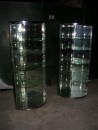 Paire de vitrines d'angle