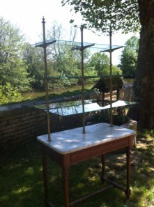 Ancienne table pr&eacute;sentoire
