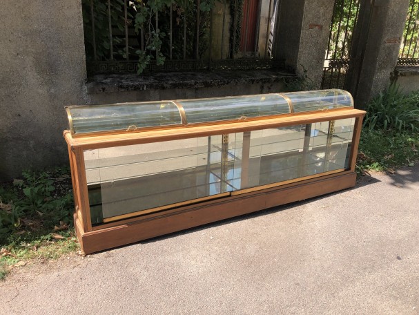 Ancien meuble vitrine de présentation.