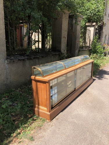 Ancien meuble vitrine de présentation.