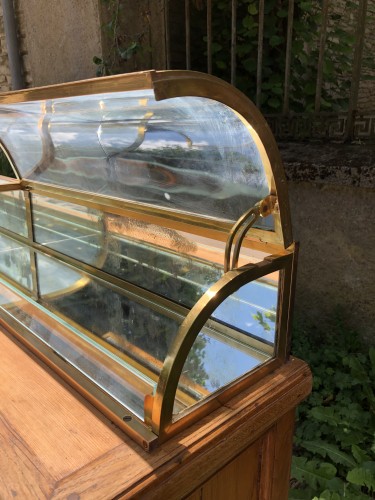 Ancien meuble vitrine de présentation.
