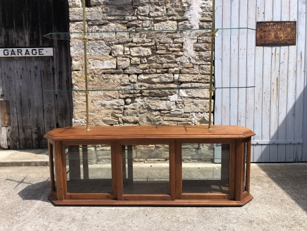 Meuble de présentation, vitrine, métier, magasin.