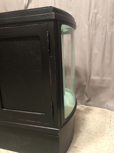 Ancien meuble comptoir vitrine de magasin.