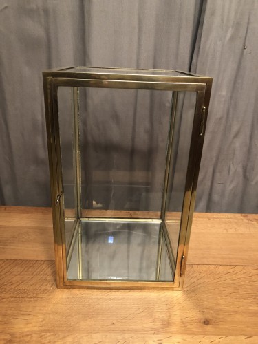 Ancienne vitrine de présentation.