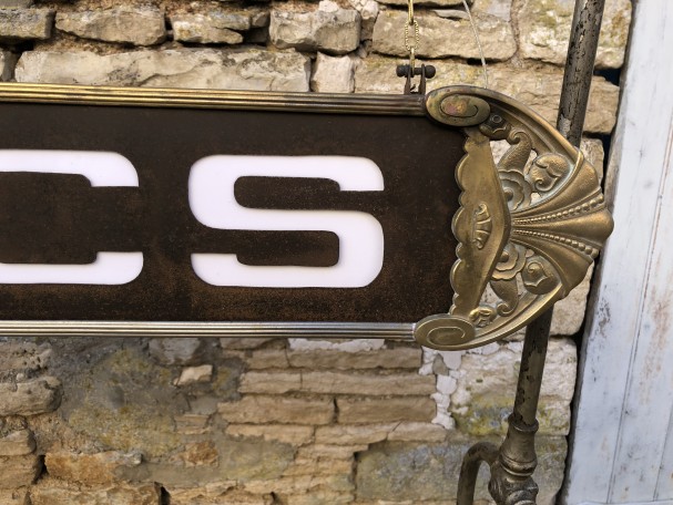 Ancienne enseigne intérieure de tabac.