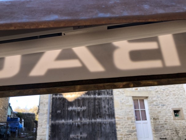 Ancienne enseigne intérieure de tabac.