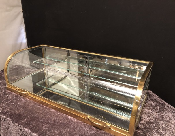 Ancienne vitrine de comptoir de magasin.(réservé RV)