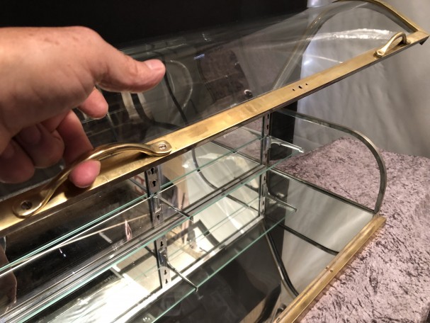 Ancienne vitrine de comptoir de magasin.(réservé RV)