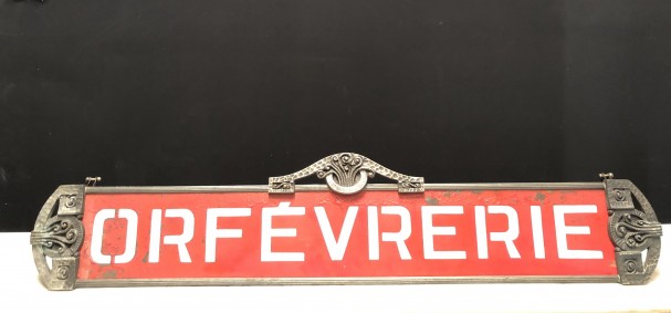 Ancienne enseigne de magasin d'orfèvrerie. Siégel.