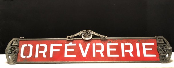 Ancienne enseigne de magasin d'orfèvrerie. Siégel.