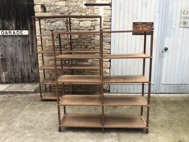 Anciennes étagères de drapier.(eéservées)