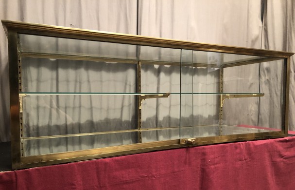 Ancienne vitrine de magasin à poser sur un comptoir ou une table.