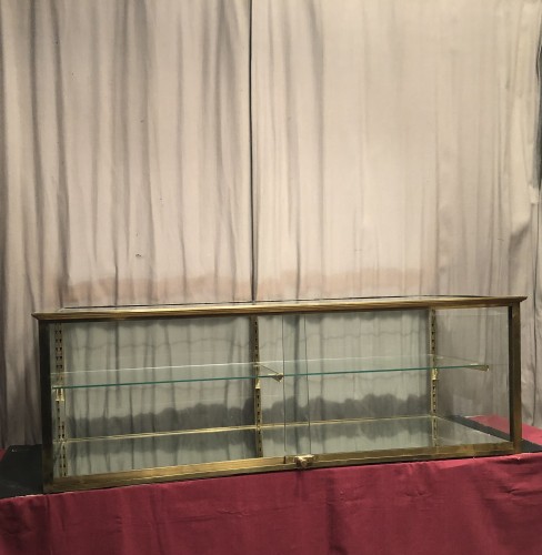 Ancienne vitrine de magasin à poser sur un comptoir ou une table.