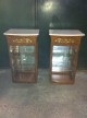Paire de vitrines anciennes hautes