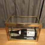 Ancienne très petite vitrine de présentation.