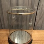 Ancien globe, vitrine de présentation.