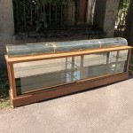 Ancien meuble vitrine de présentation.