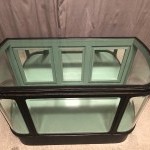 Ancien meuble comptoir vitrine de magasin.