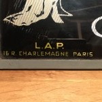 Ancienne enseigne de lingerie féminine.