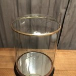 Ancien globe, vitrine de présentation.