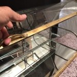 Ancienne vitrine de comptoir de magasin.(réservé RV)