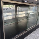 Important meuble vitrine ancien de confiserie, boulangerie, pâtisserie.