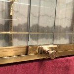 Ancienne vitrine de magasin à poser sur un comptoir ou une table.
