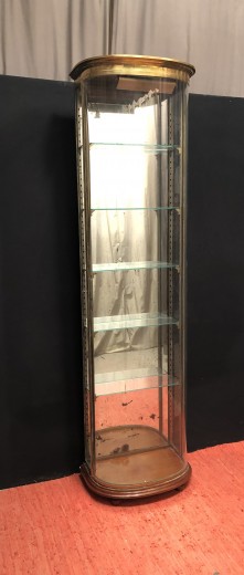 Grande vitrine ancienne de magasin de luxe.(réservée CP)