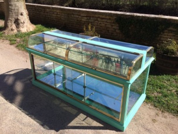 Ancienne vitrine de confiseur (réservée)