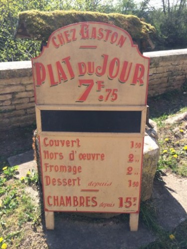 Ancien panneau publicitaire de restaurant