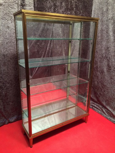 Ancienne vitrine sur pied