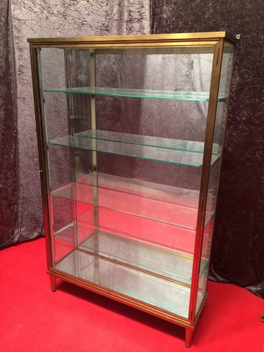 Ancienne vitrine sur pied