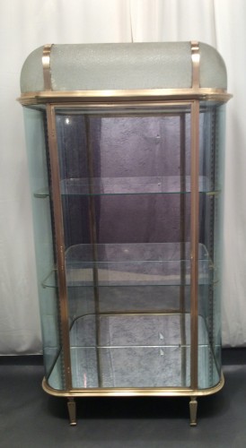 Grande ancienne vitrine d'hôtel .
