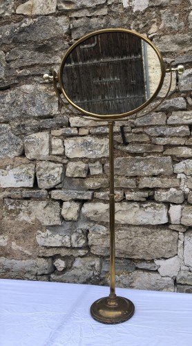 Ancien miroir de magasin.