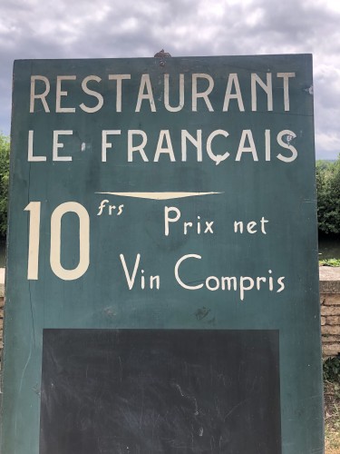 Ancien panneau d'affichage de restaurant.