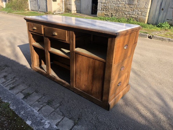 Ancien meuble comptoir de boulanger.