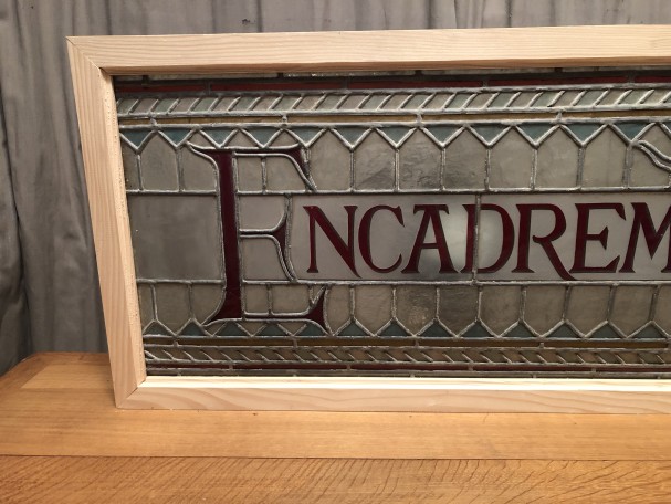 Ancienne enseigne de magasin.