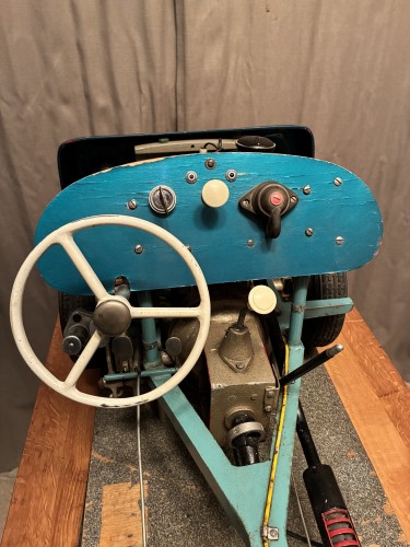 Ancienne voiture didactique.