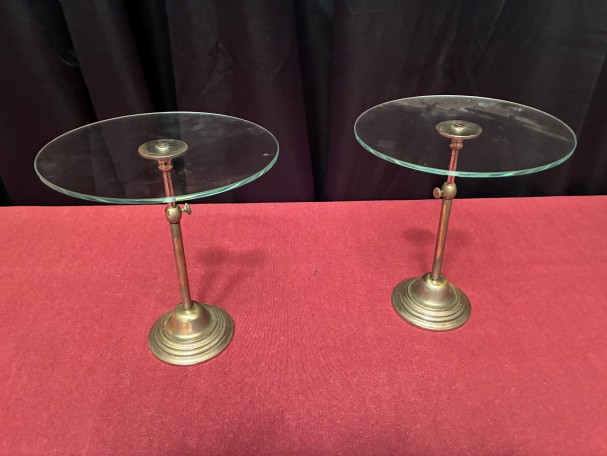 Paire d'anciens petits présentoirs.