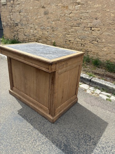 Ancien meuble comptoir, caisse de magasin, métier.