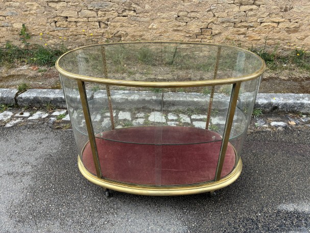 Ancienne vitrine de milieu, comptoir de magasin.
