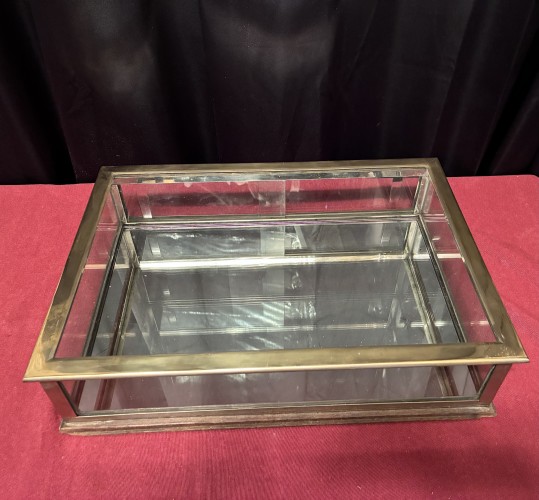 Ancienne petite vitrine de magasin.(réservée)