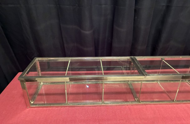 Ancienne vitrine de confiseur.