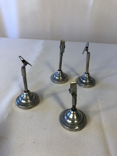 Anciens petits présentoirs à pinces.