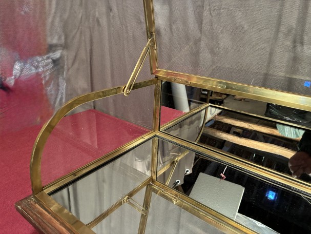 Ancienne vitrine de comptoir.