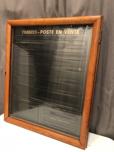 Vitrine murale timbres de la Poste.