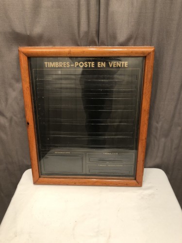 Vitrine murale timbres de la Poste.